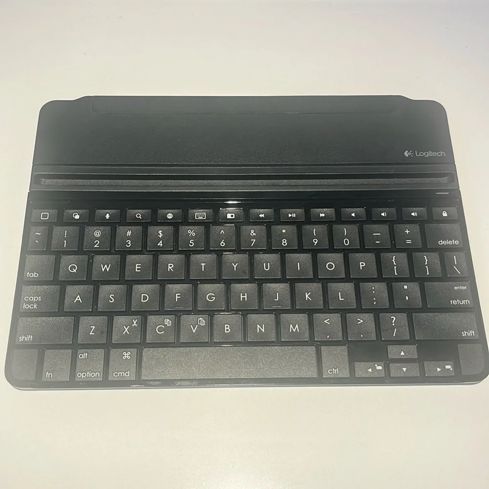 ⌨️ Logitech wireless keyboard, gently used